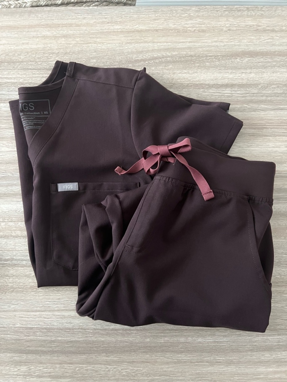 Figs Limited Edition Scrub Set in Espresso. NWT.